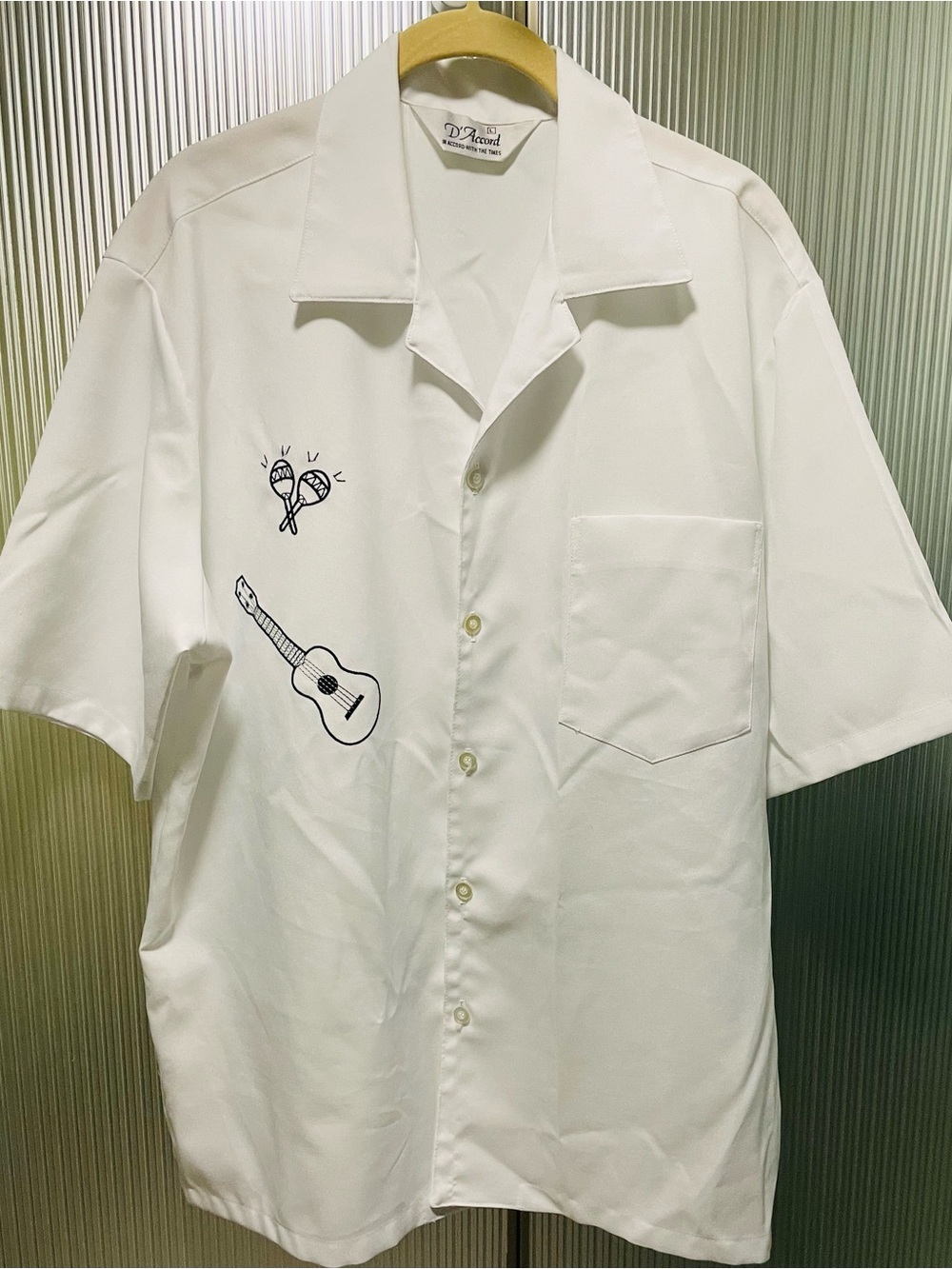 D'Accord “IN ACCORD WITH THE TIMES” Cuban Collar Retro Shirt 
Men’s Large  White
